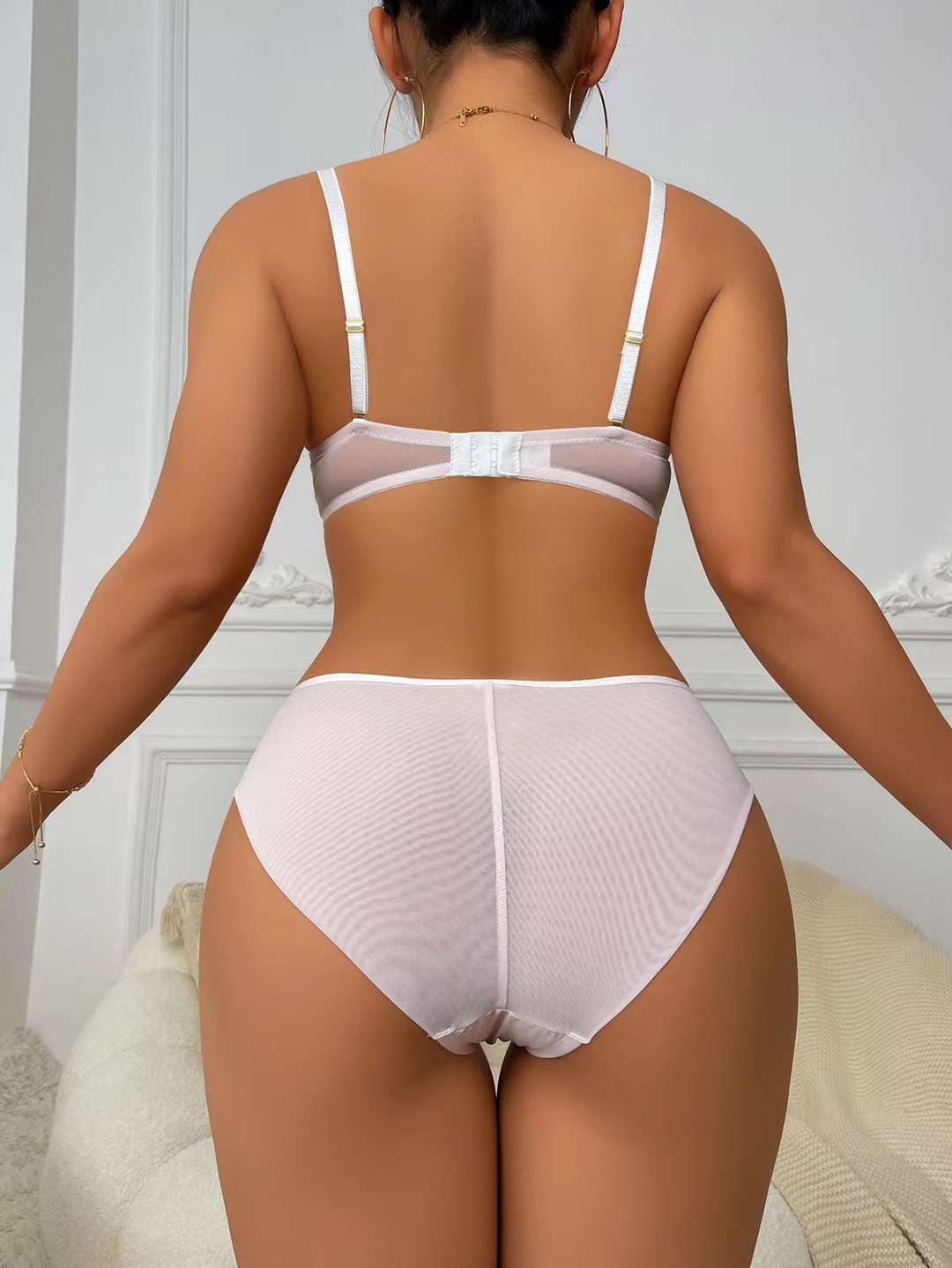 Ultra-thin cup steel ring gathers embroidered bra set