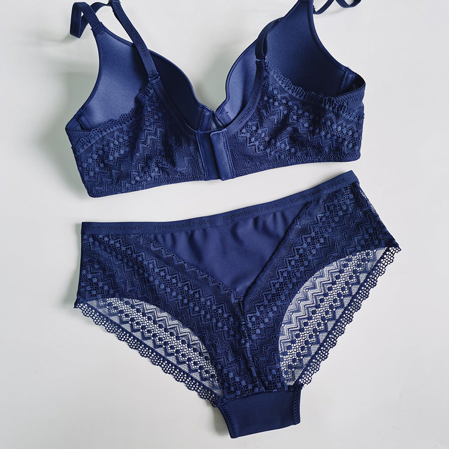 Glossy and seamless gathering bra set, thin cup underwear set.