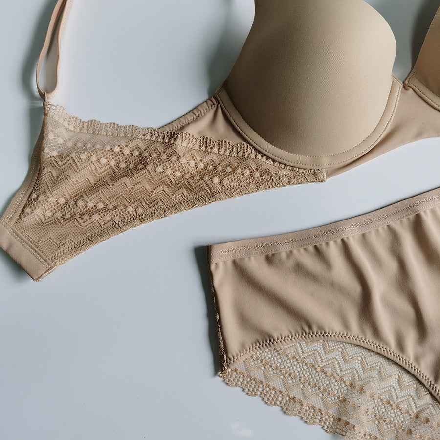 Glossy and seamless gathering bra set, thin cup underwear set.