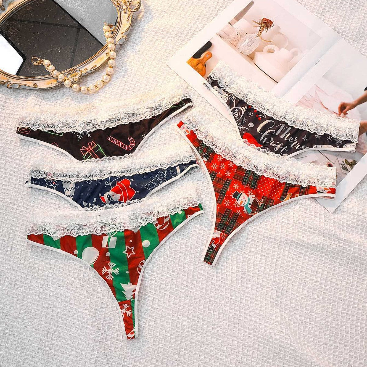 Christmas ladies panties thong, mid-waist breathable lace print contrasting briefs