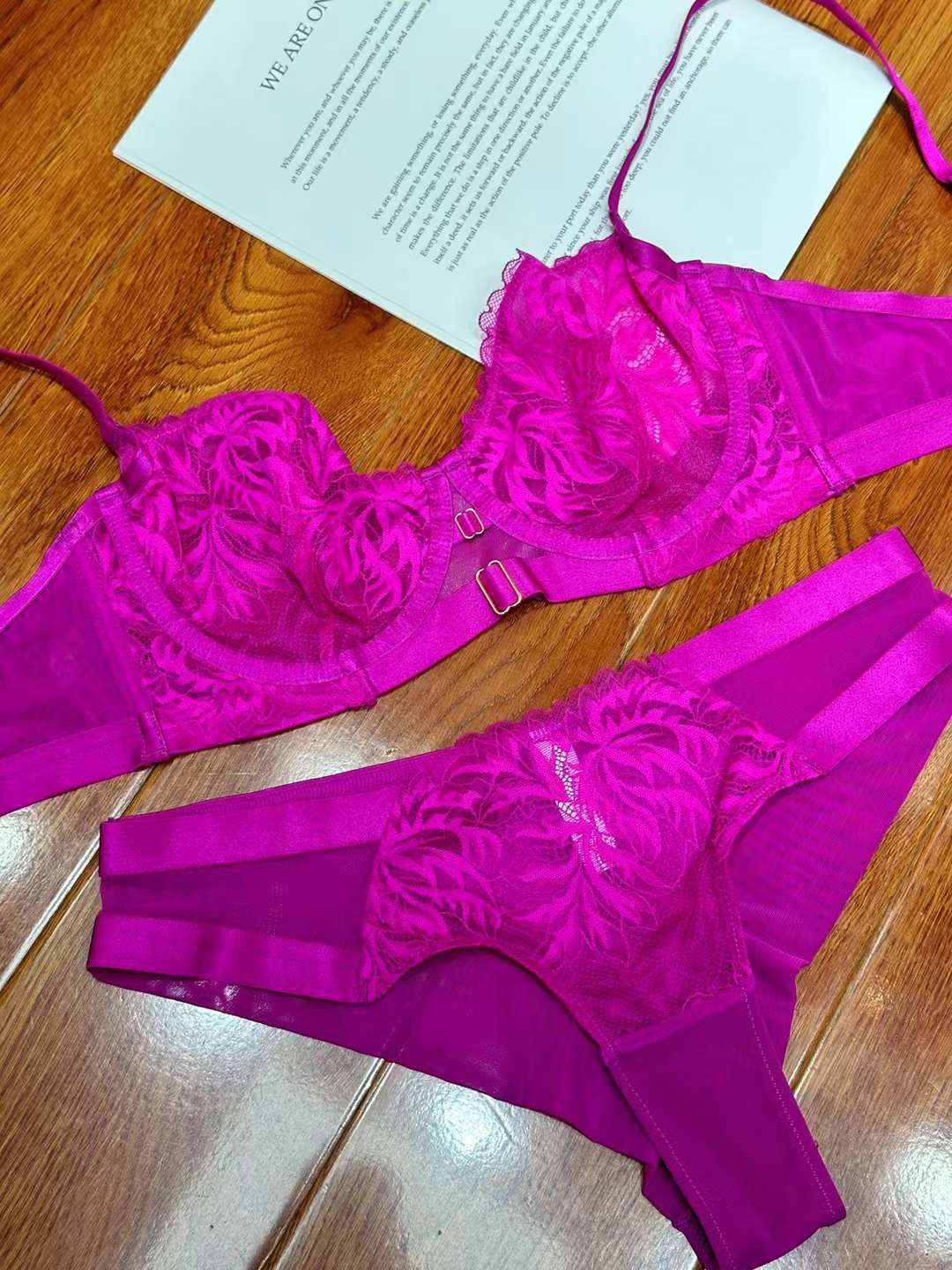 Sexy floral lace ultra-thin steel rim bra set