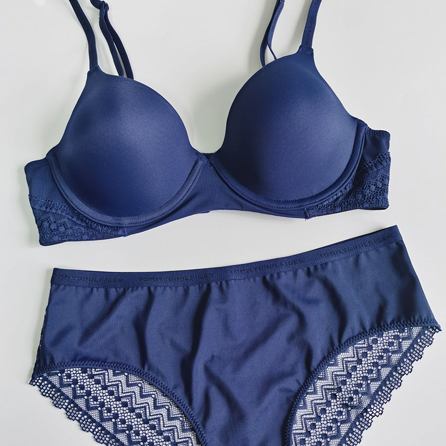 Glossy and seamless gathering bra set, thin cup underwear set.