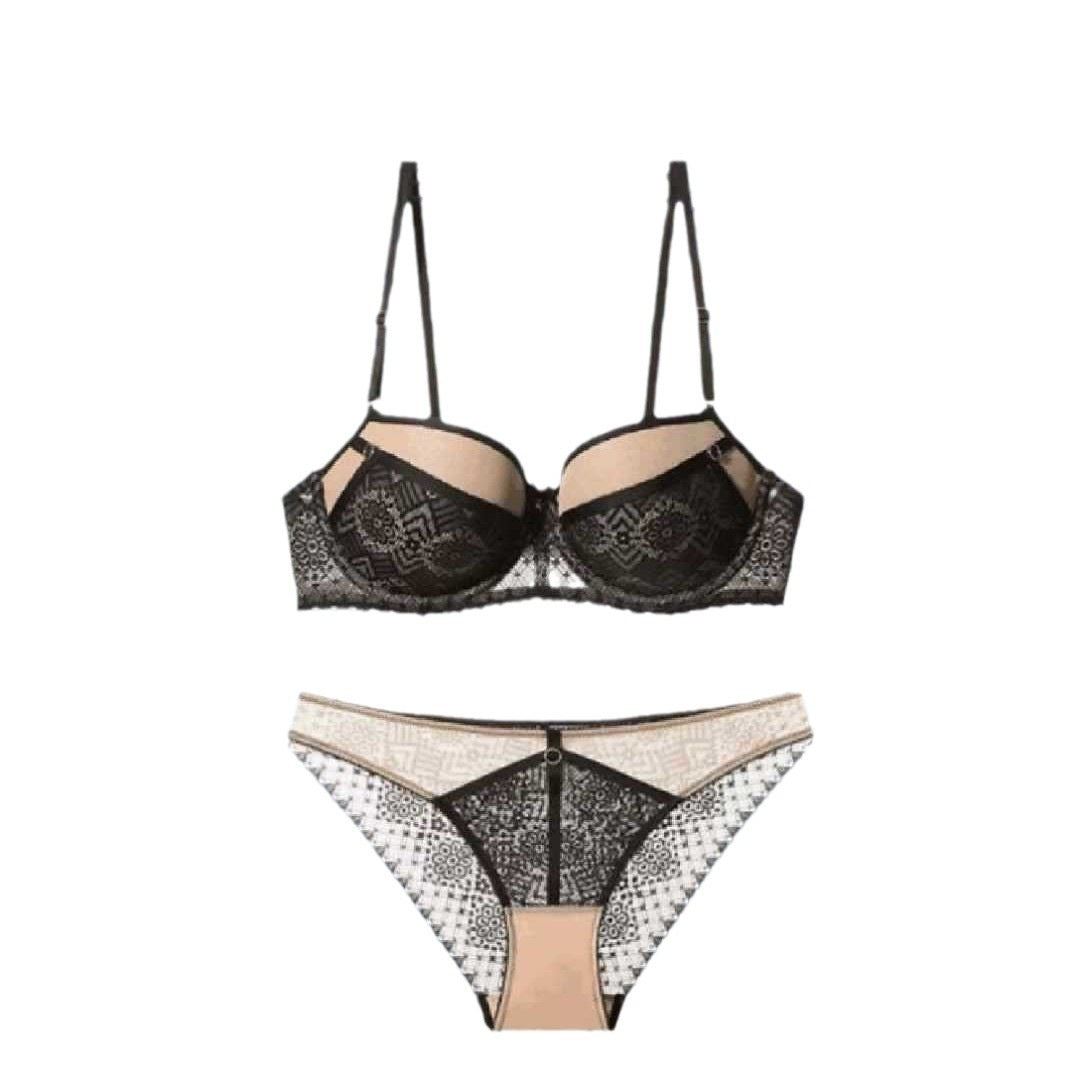 Small breasts gather bra set, thin top and thick bottom bra.
