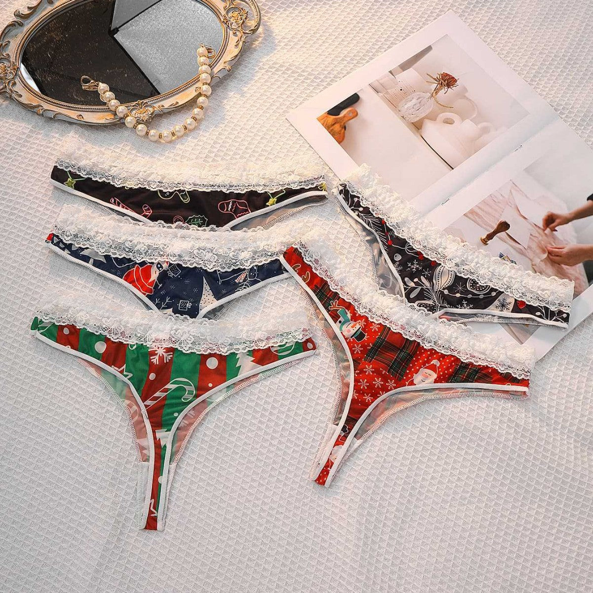 Christmas ladies panties thong, mid-waist breathable lace print contrasting briefs